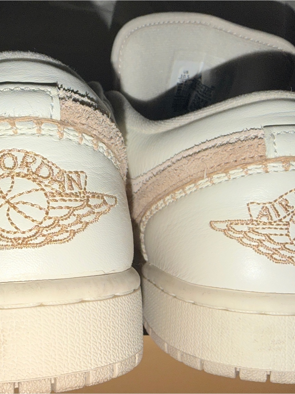 Woman’s air Jordan 1 Low - Picture 3 of 6